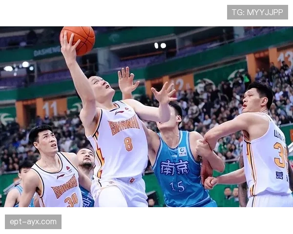 赖斯关键战挺身而出，领袖表现助球队逆转取胜