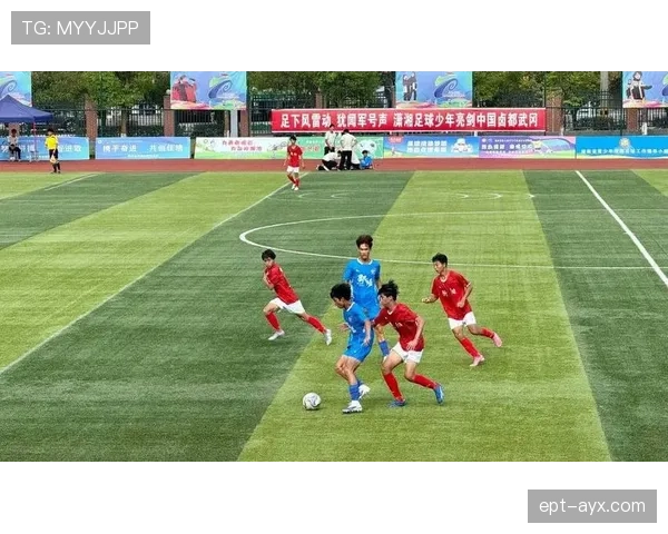 足球资格赛激战回顾:多队上演精彩对决,亮眼表现引关注 足球资格赛激战回顾:多队上演精彩对决,亮眼表现引关注