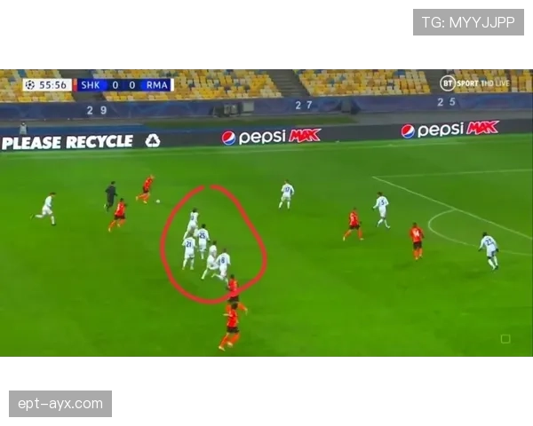 皇马陷入战术困境！强硬防守和保守策略导致致命危机，争冠之路岌岌可危。