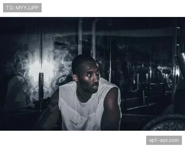 科比凌晨四点的豪宅车库，停着七辆超跑却只穿一件旧球衣