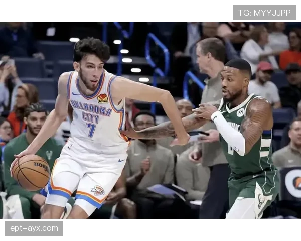 霍姆格伦高位挡拆制造错位，较上季提升挡拆效率